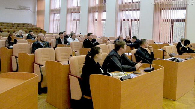 Сессия горсовета Каменского: за чьи интересы голосуют депутаты?