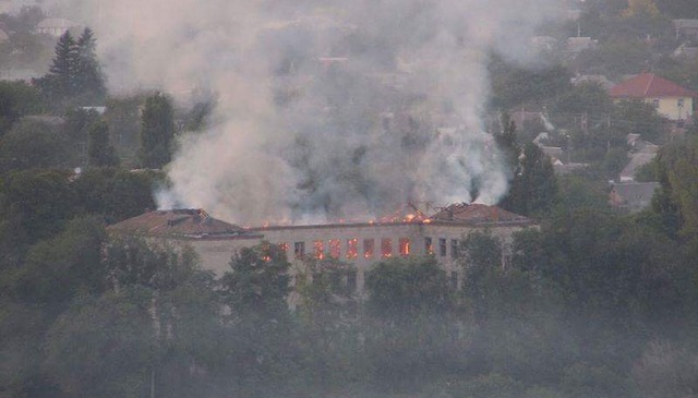 В Днепре ликвидировали сильный пожар на территории детского интерната