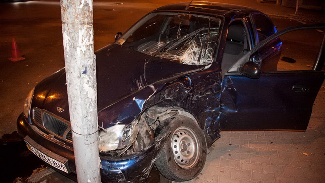 ДТП на Владимира Великого: пассажиры разбитого авто напали на журналистов