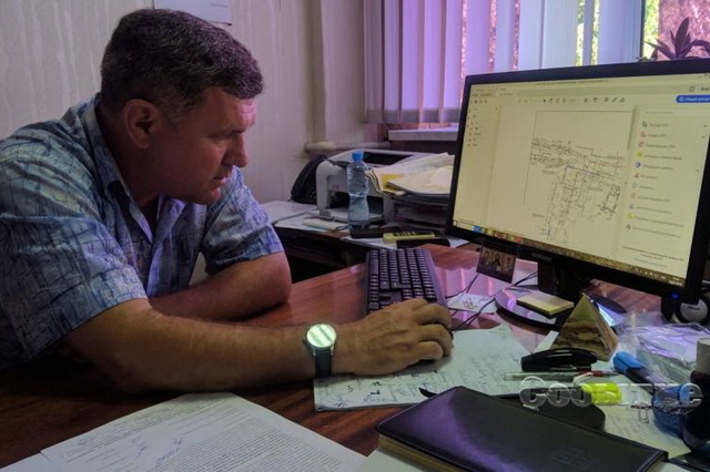 В Каменском жители двух многоэтажных домов стали заложниками канализационных стоков