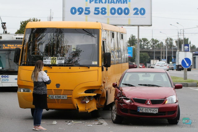 В Днепре в районе Кайдакского моста из-за ДТП парализовало движение троллейбусов