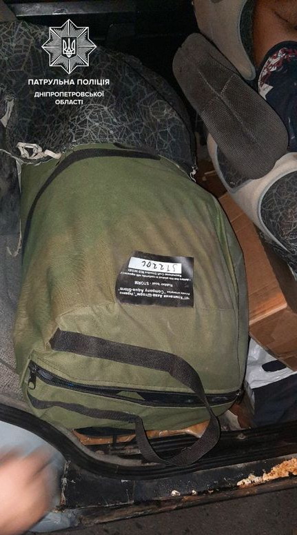 Патрульні Дніпра знайшли крадіїв надувного човна