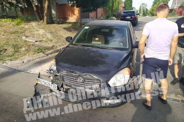 В Днепре на улице Шмидта Hyndai врезался в Daewoo