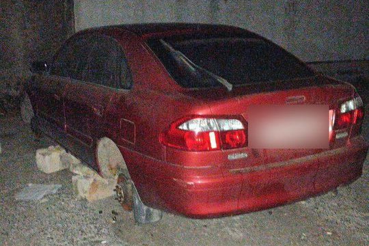 Патрульні затримали крадіїв автомобільних колес