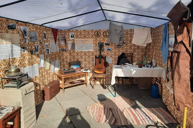 Возле исторического музея Днепра свинговали в коммунальной квартире