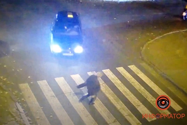 В Днепре на Абхазской водитель Lada сбил мужчину, который перебегал пешеходный переход