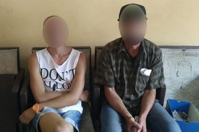 У Дніпрі двоє чоловіків намагалися вкрасти сміттєвий бак і металеву трубу