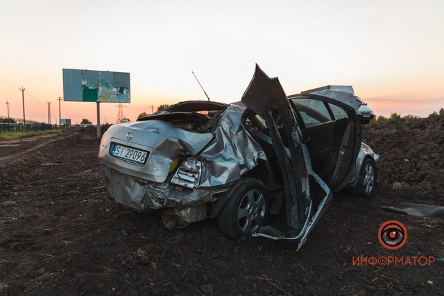 В Днепре на Донецком шоссе произошло ДТП с участием Nissan: водитель находился в неадекватном состоянии
