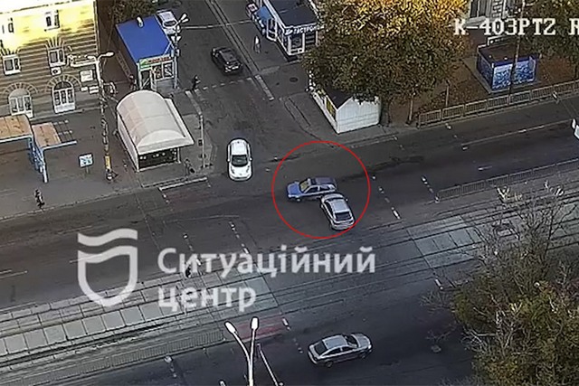 В Днепре на Рабочей Volkswagen столкнулся с Ford и отлетел на несколько метров