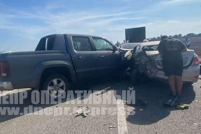На трассе Днепр - Запорожье произошло масштабное ДТП с 5-ю авто и мотоциклом
