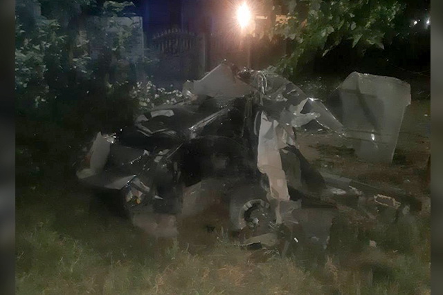 На Днепропетровщине Opel врезался в дерево: водитель погиб