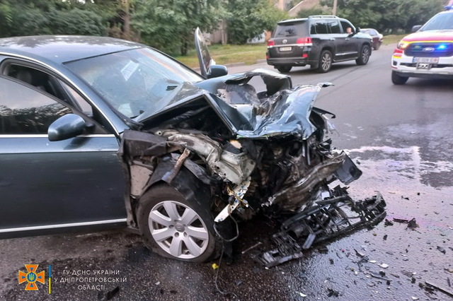      Audi A6  Mitsubishi Lancer: 1  , 2 