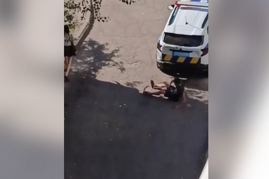 «Едва дышал, аж хрипел»: что рассказали свидетели о мужчине, которого в Каменском переехало полицейское авто