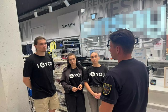 В Днепре офицеры-спасатели громады провели инструктажи по безопасности для работников ТРЦ