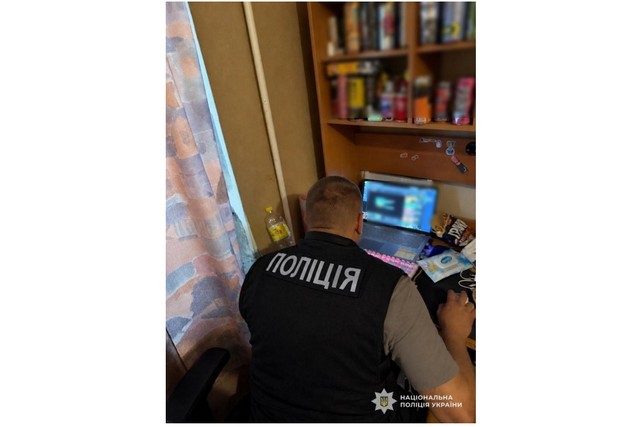 Полицейские миграционной полиции разоблачили в Днепре распространителя детской порнографии