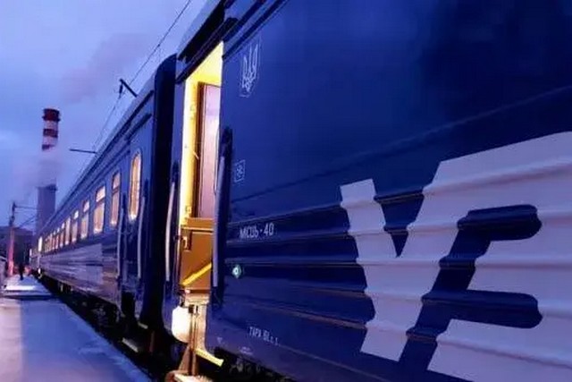 В Украине определили правила работы железной дороги во время воздушной угрозы: когда следовать на посадку, а когда — в укрытие