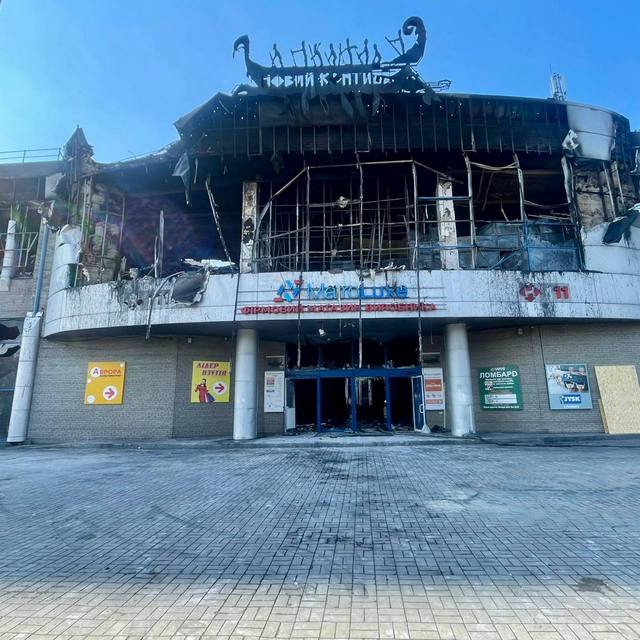Вывезли более 15 тонн обломков и стекла, - Филатов об уборке последствий удара по ТРЦ в Днепре