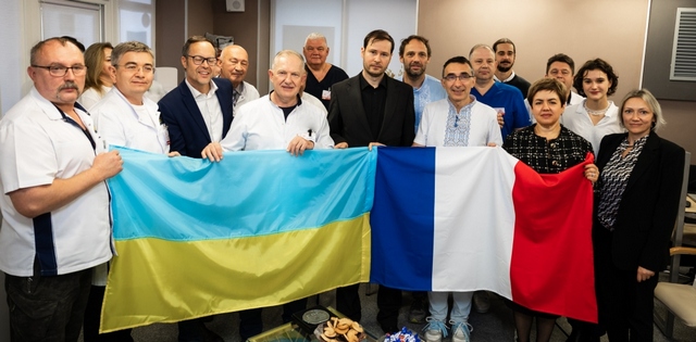 Французькі лікарі допомогли медикам Дніпропетровщини прооперувати тяжких поранених військових та цивільних
