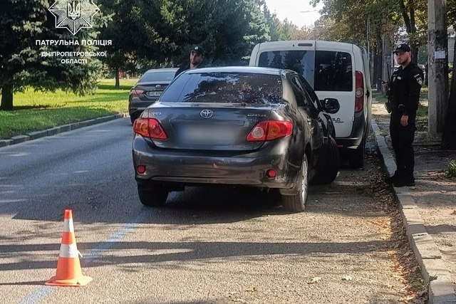 Спробував піти з місця: у Дніпрі патрульні виявили у водія Toyota наркотичні речовини