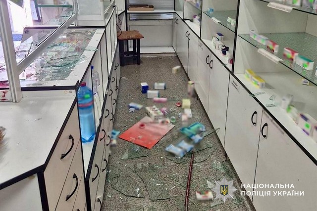 Поліцейські Дніпра затримали двох чоловіків за хуліганські дії в аптеці