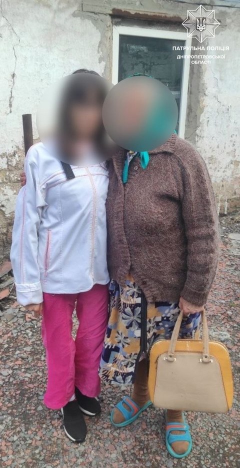 Днепровские патрульные вернули домой потерявшуюся женщину