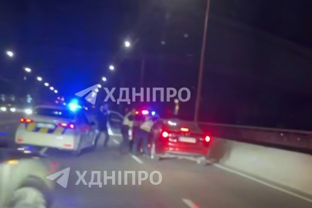 Ввечері 21 вересня у Дніпрі на Новому мосту було багато поліції: що відомо