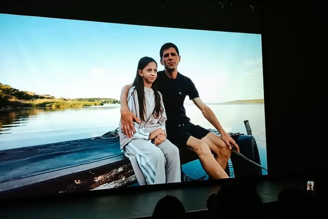 Кадр з фільму «Татові кольори». Суспільне Дніпро «Не грали, а жили своє життя». У Дніпрі відбулася прем'єра документального фільму про ветерана війни «Татові кольори»