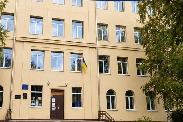 У Дніпрі продовжать ремонтувати гімназію, пошкоджену ворожим ударом