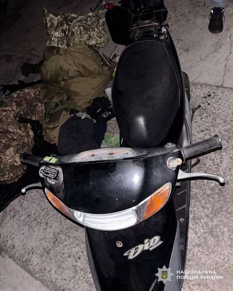 За один день два викрадені моторолери: слідчі Дніпра повідомили про підозру містянину
