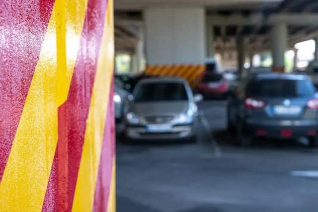 Украинцы на половину увеличили уплату налога за свои элитные автомобили - где больше всего