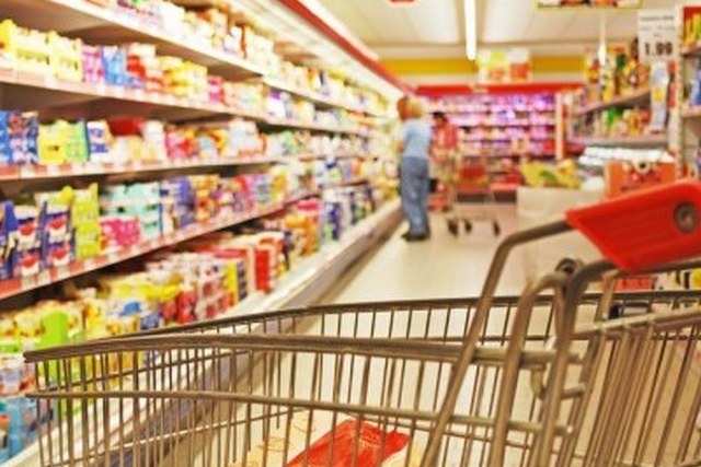 Украинские супермаркеты меняют формат работы из-за постоянных тревог