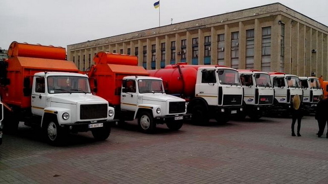 Днепродзержинцам презентовали новую коммунальную технику