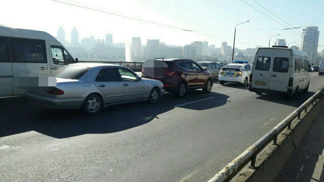 ДТП: На Новом мосту столкнулись 2 автомобиля