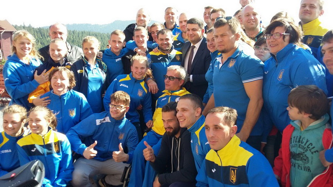 Каменские тхеквондисты и тренер встречались с премьер-министром Украины Владимиром Гройсманом