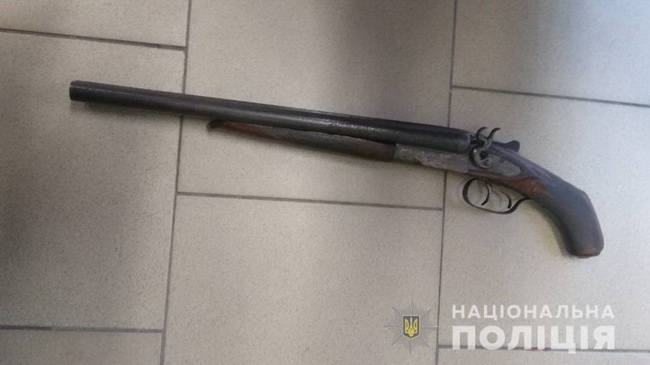 У Дніпрі поліція охорони затримала чоловіка, який пішов на крадіжку з обрізом