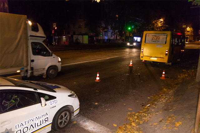 На проспекте Ивана Мазепы девушка попала под маршрутку