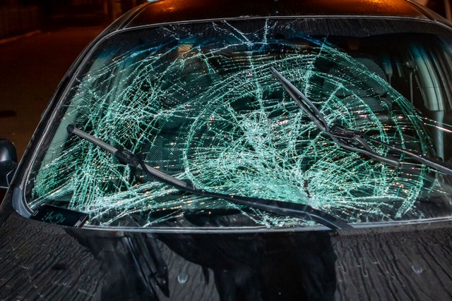 В Днепре на Калиновой Chevrolet сбил парня