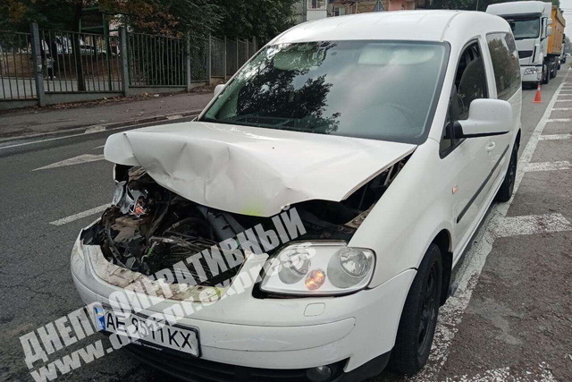 В Днепре на проспекте Ивана Мазепы Volkswagen врезался в Kia