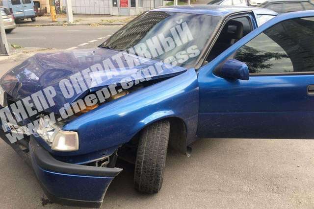 В Днепре на проспекте Поля Audi врезался в Opel