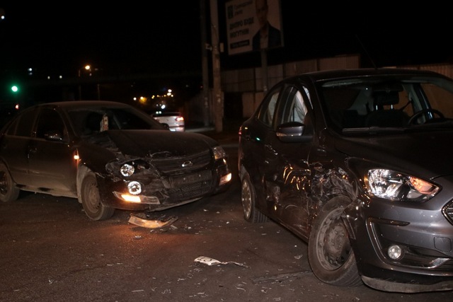      Nissan  Ford: 8-    (  )