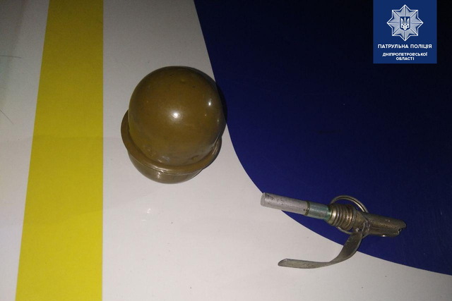 У Дніпрі патрульні виявили гранату в автомобілі Ford з картонним листом замість номера