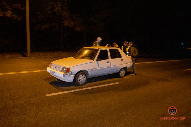 В Днепре на улице Космической ЗАЗ вылетел на встречку и зацепил Mitsubishi