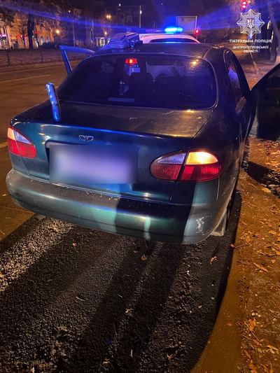 В Днепре водитель Daewoo Lanos сел за руль нетрезвым и перевозил несовершеннолетнего ребенка