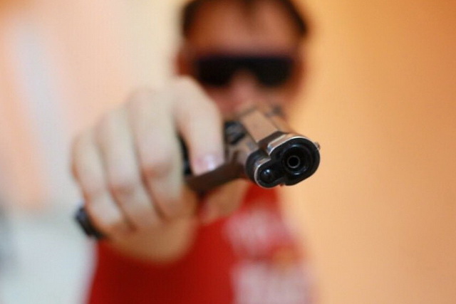 Следователи Днепра сообщили о подозрении мужчине, который сбывал огнестрельное оружие через соцсети