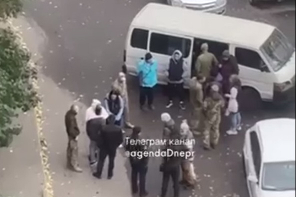 На вулиці Новокримській між дніпрянами та військовими ТЦК стався конфлікт