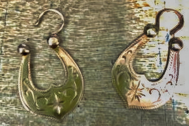 Ради сережек и кошелька побил бабушку ногами