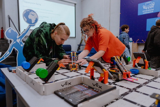 В Днепре конструировали звездолеты