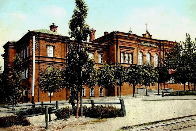 В историческом музее открыли выставку о первой кузнице рабочих кадров нашего города