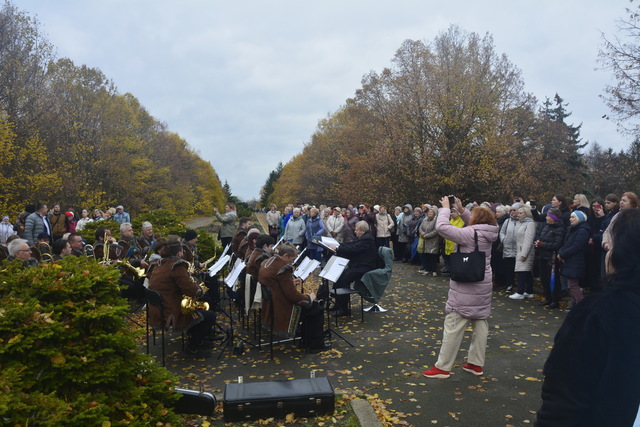Красоту ботсада дополнили музыкой и десертами