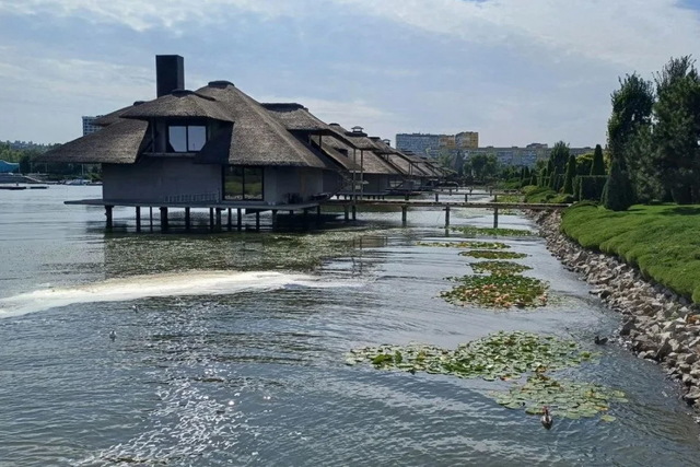 Снести дамбы и причалы: за что горсовет Днепра судится с яхт-клубом  Сич